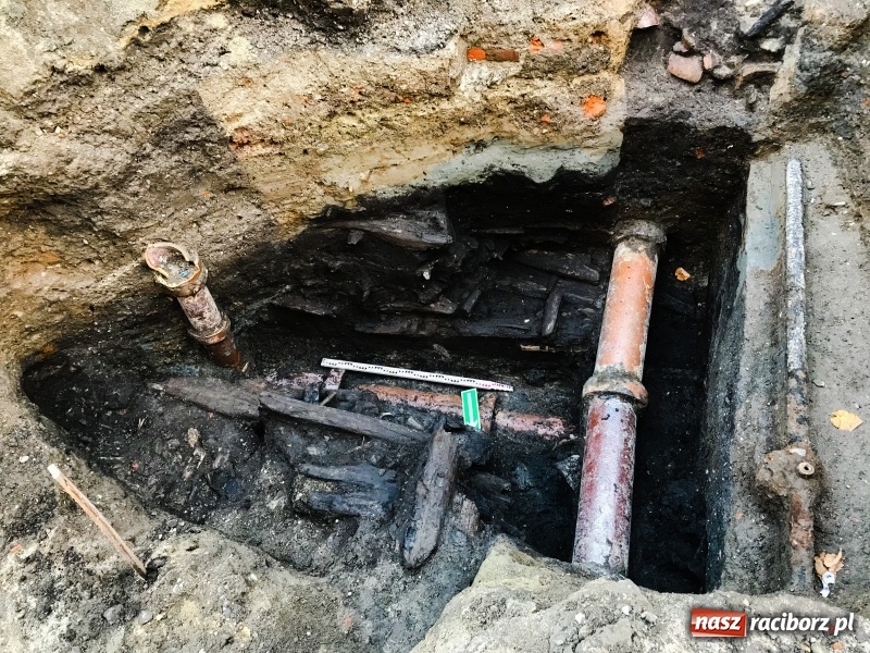 Zdjęcie w galerii na portalu naszraciborz.pl: Ulica Długa odkrywa swoje tajemnice  wiadomości z regionu