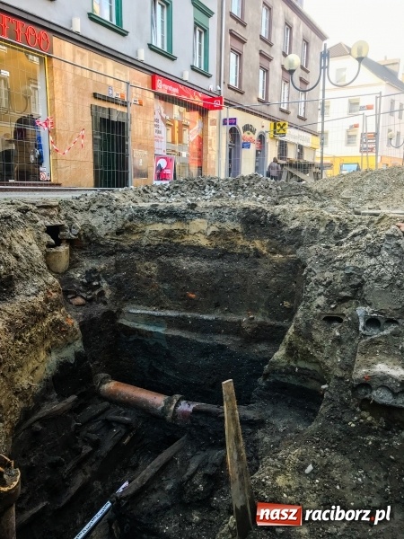 Zdjęcie w galerii na portalu naszraciborz.pl: Ulica Długa odkrywa swoje tajemnice  wiadomości z regionu