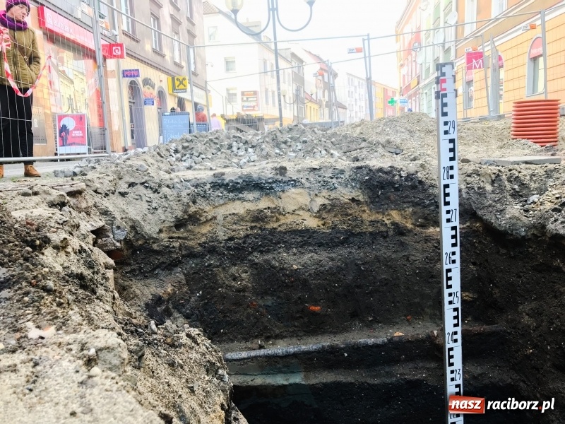 Zdjęcie w galerii na portalu naszraciborz.pl: Ulica Długa odkrywa swoje tajemnice  wiadomości z regionu