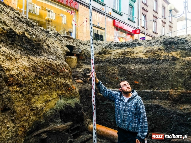 Zdjęcie w galerii na portalu naszraciborz.pl: Ulica Długa odkrywa swoje tajemnice  wiadomości z regionu