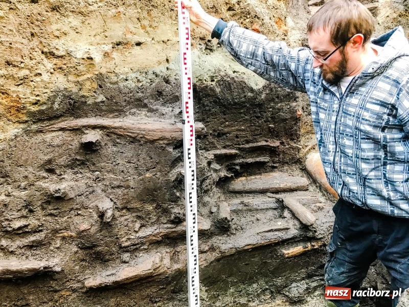 Zdjęcie w galerii na portalu naszraciborz.pl: Ulica Długa odkrywa swoje tajemnice  wiadomości z regionu