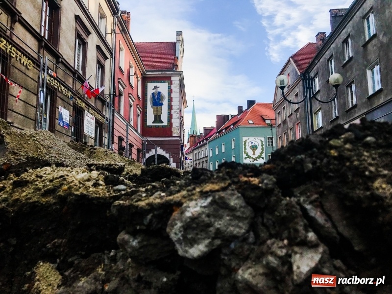 Zdjęcie w galerii na portalu naszraciborz.pl: Ulica Długa odkrywa swoje tajemnice  wiadomości z regionu