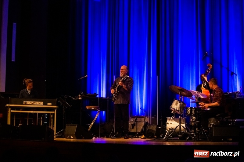 Zdjęcie w galerii na portalu naszraciborz.pl: John Scofield na deskach sceny Raciborskiego Centrum Kultury wiadomości z regionu
