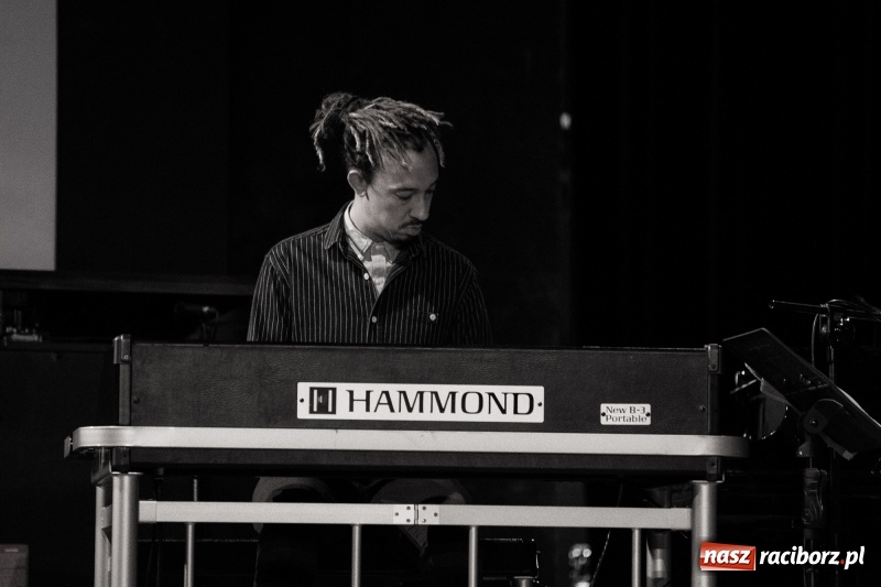 Zdjęcie w galerii na portalu naszraciborz.pl: John Scofield na deskach sceny Raciborskiego Centrum Kultury wiadomości z regionu