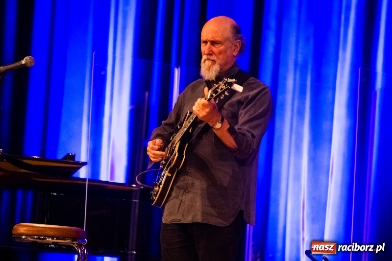 Zdjęcie w galerii na portalu naszraciborz.pl: John Scofield na deskach sceny Raciborskiego Centrum Kultury wiadomości z regionu