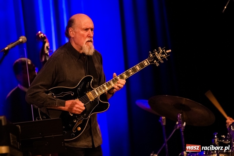 Zdjęcie w galerii na portalu naszraciborz.pl: John Scofield na deskach sceny Raciborskiego Centrum Kultury wiadomości z regionu
