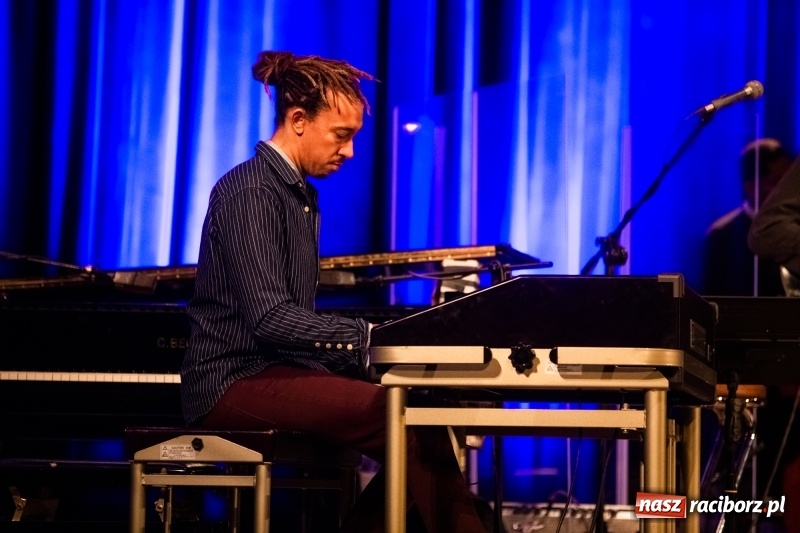 Zdjęcie w galerii na portalu naszraciborz.pl: John Scofield na deskach sceny Raciborskiego Centrum Kultury wiadomości z regionu