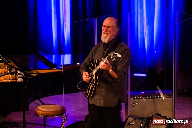 Zdjęcie w galerii na portalu naszraciborz.pl: John Scofield na deskach sceny Raciborskiego Centrum Kultury wiadomości z regionu