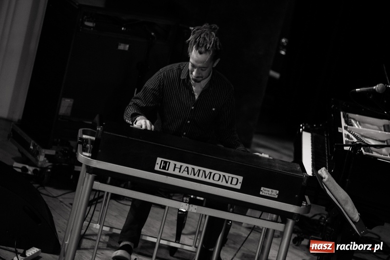 Zdjęcie w galerii na portalu naszraciborz.pl: John Scofield na deskach sceny Raciborskiego Centrum Kultury wiadomości z regionu