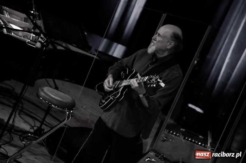 Zdjęcie w galerii na portalu naszraciborz.pl: John Scofield na deskach sceny Raciborskiego Centrum Kultury wiadomości z regionu