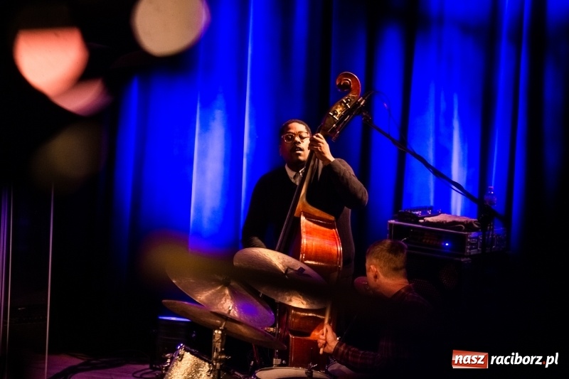 Zdjęcie w galerii na portalu naszraciborz.pl: John Scofield na deskach sceny Raciborskiego Centrum Kultury wiadomości z regionu