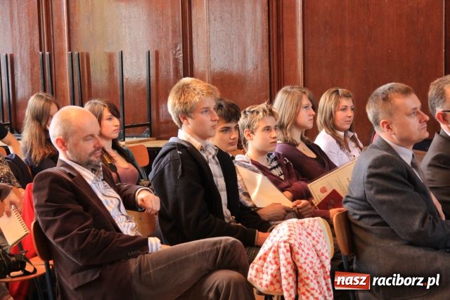 Zdjęcie w galerii na portalu naszraciborz.pl: Solenizant wygrał konkurs z WOS-u wiadomości z regionu