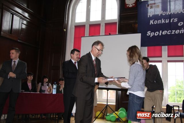 Zdjęcie w galerii na portalu naszraciborz.pl: Solenizant wygrał konkurs z WOS-u wiadomości z regionu