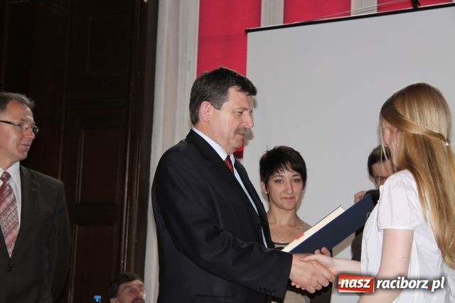 Zdjęcie w galerii na portalu naszraciborz.pl: Solenizant wygrał konkurs z WOS-u wiadomości z regionu