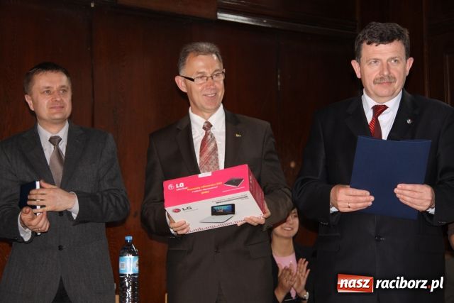 Zdjęcie w galerii na portalu naszraciborz.pl: Solenizant wygrał konkurs z WOS-u wiadomości z regionu