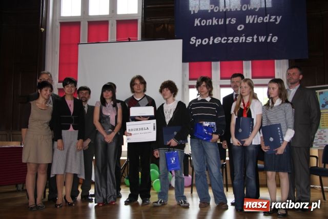 Zdjęcie w galerii na portalu naszraciborz.pl: Solenizant wygrał konkurs z WOS-u wiadomości z regionu