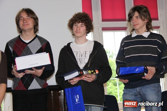 Zdjęcie w galerii na portalu naszraciborz.pl: Solenizant wygrał konkurs z WOS-u wiadomości z regionu