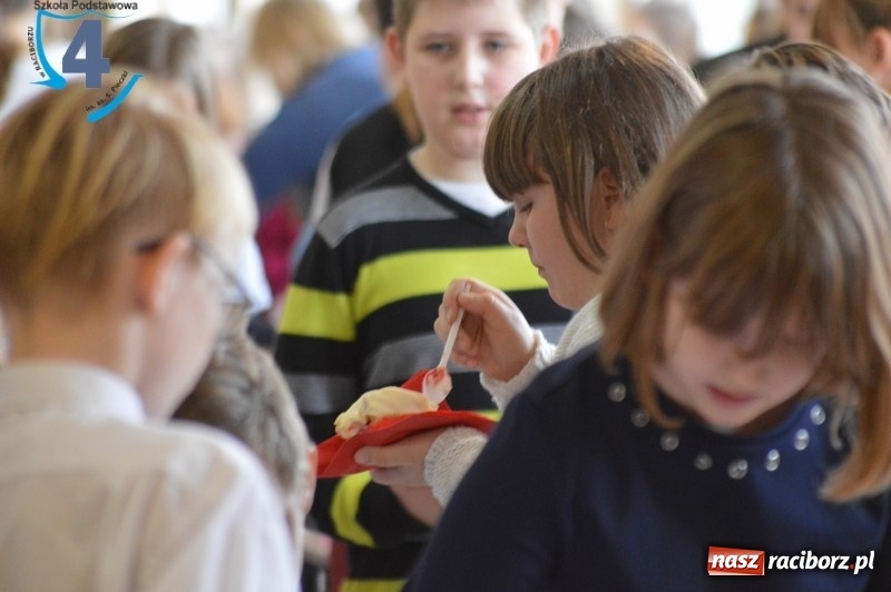 Zdjęcie w galerii na portalu naszraciborz.pl: Czwórka razem dla Niepodległej wiadomości z regionu