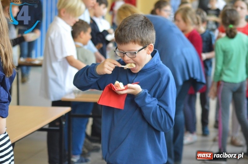 Zdjęcie w galerii na portalu naszraciborz.pl: Czwórka razem dla Niepodległej wiadomości z regionu