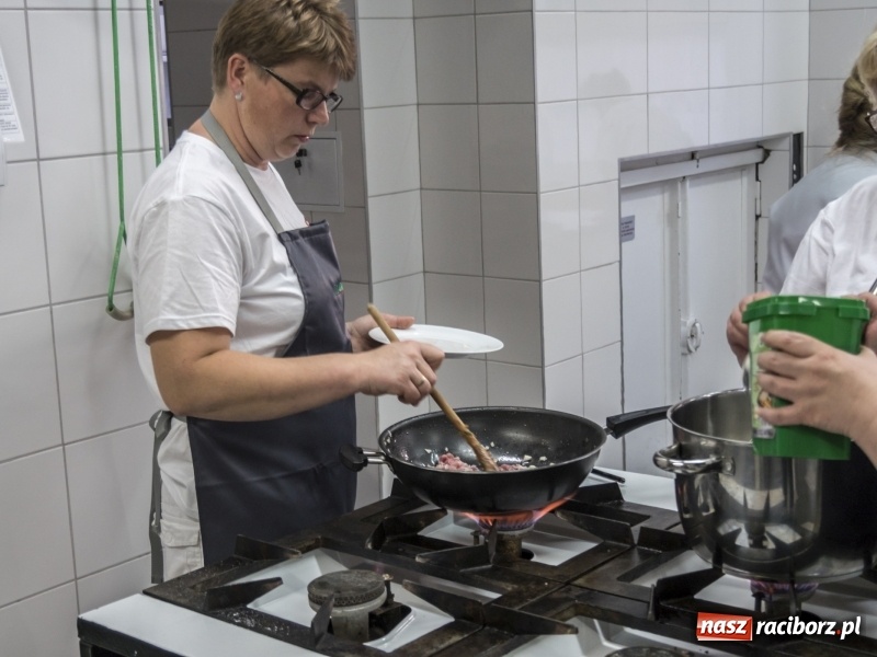 Zdjęcie w galerii na portalu naszraciborz.pl: Gdzie kucharek sześć... Tam smacznie i zdrowo! wiadomości z regionu