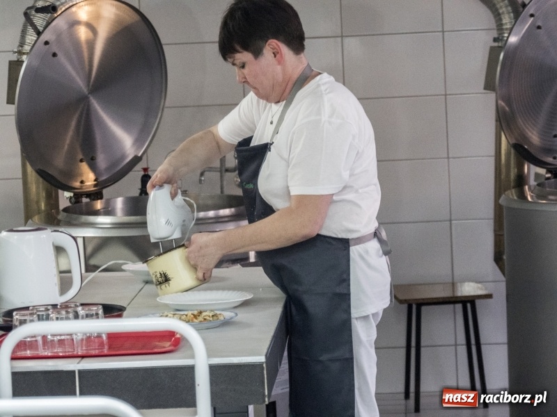 Zdjęcie w galerii na portalu naszraciborz.pl: Gdzie kucharek sześć... Tam smacznie i zdrowo! wiadomości z regionu