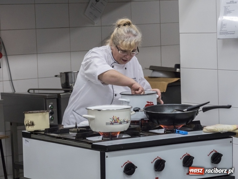 Zdjęcie w galerii na portalu naszraciborz.pl: Gdzie kucharek sześć... Tam smacznie i zdrowo! wiadomości z regionu