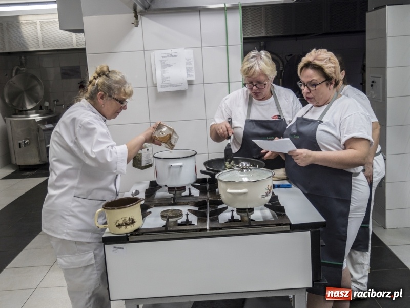 Zdjęcie w galerii na portalu naszraciborz.pl: Gdzie kucharek sześć... Tam smacznie i zdrowo! wiadomości z regionu
