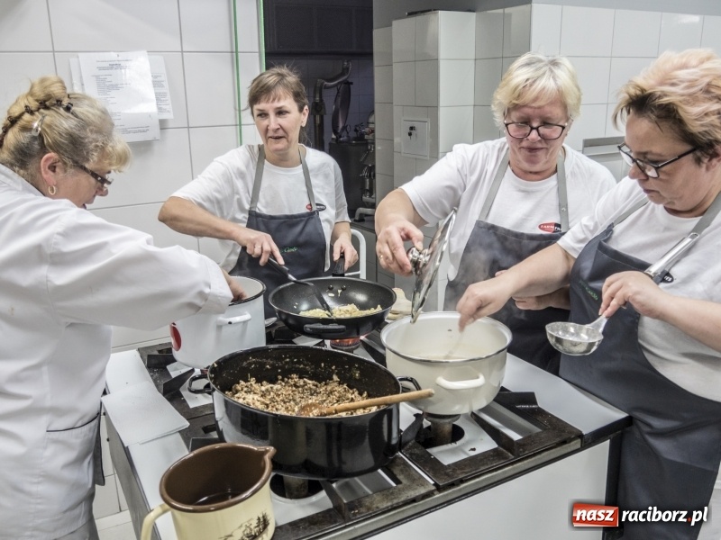 Zdjęcie w galerii na portalu naszraciborz.pl: Gdzie kucharek sześć... Tam smacznie i zdrowo! wiadomości z regionu