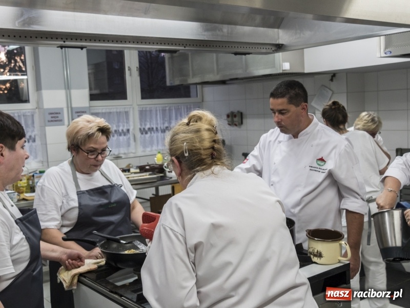 Zdjęcie w galerii na portalu naszraciborz.pl: Gdzie kucharek sześć... Tam smacznie i zdrowo! wiadomości z regionu