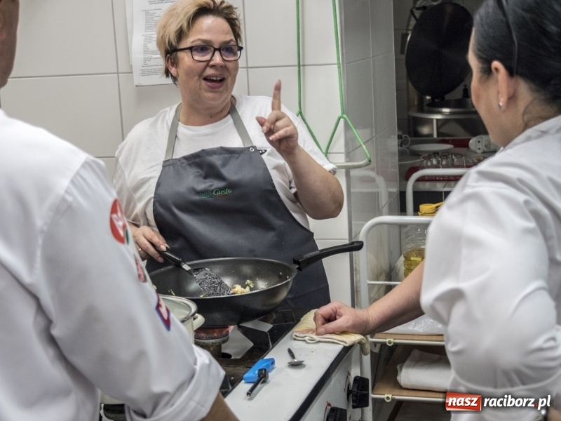 Zdjęcie w galerii na portalu naszraciborz.pl: Gdzie kucharek sześć... Tam smacznie i zdrowo! wiadomości z regionu