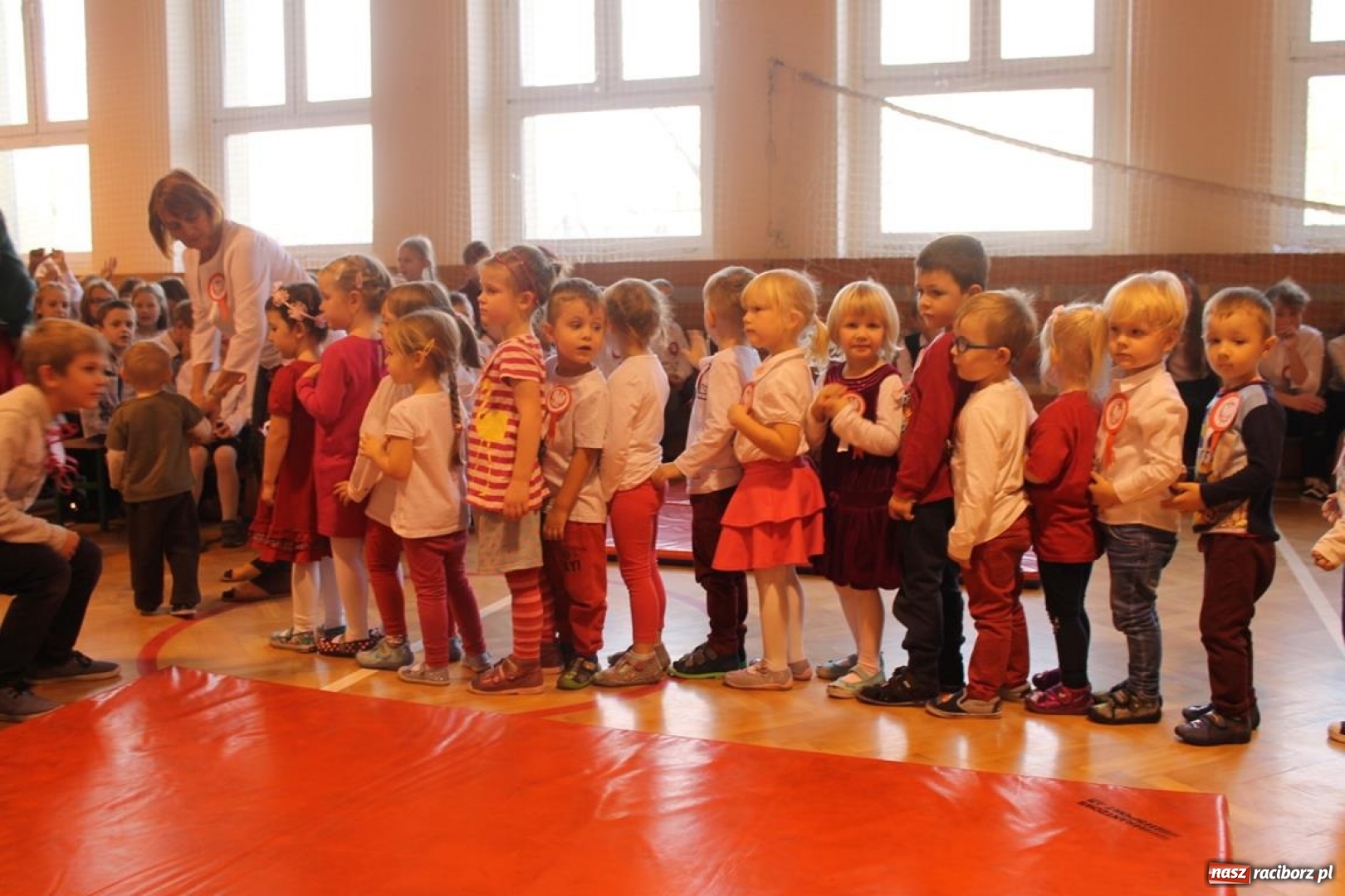 Zdjęcie w galerii na portalu naszraciborz.pl: Święto Niepodległości i dzień świętego Marcina w ZSP 3 na Płoni wiadomości z regionu