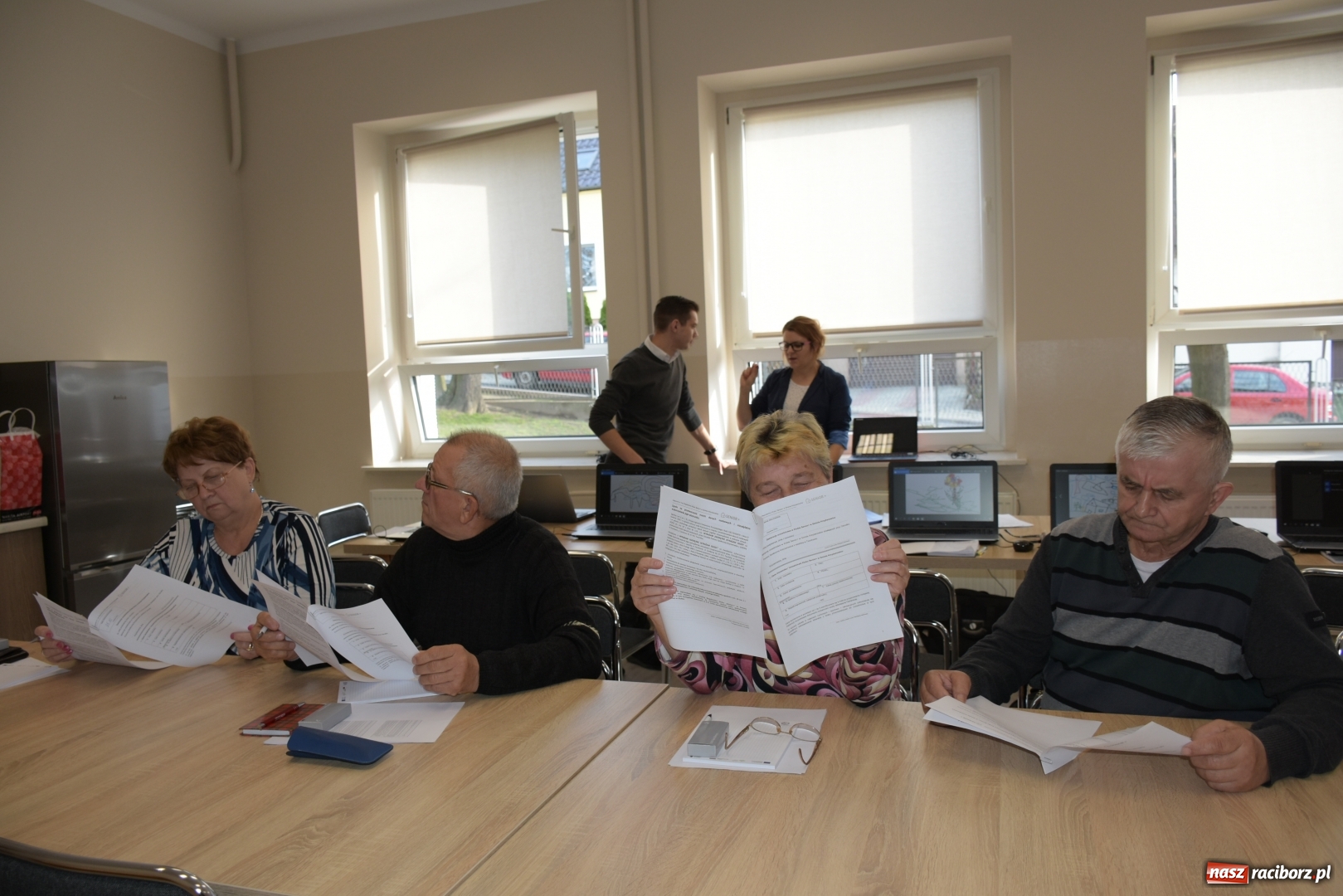 Zdjęcie w galerii na portalu naszraciborz.pl: Na naukę nigdy nie jest za późno. W Owsiszczach rozpoczął się kurs komputerowy dla seniorów wiadomości z regionu