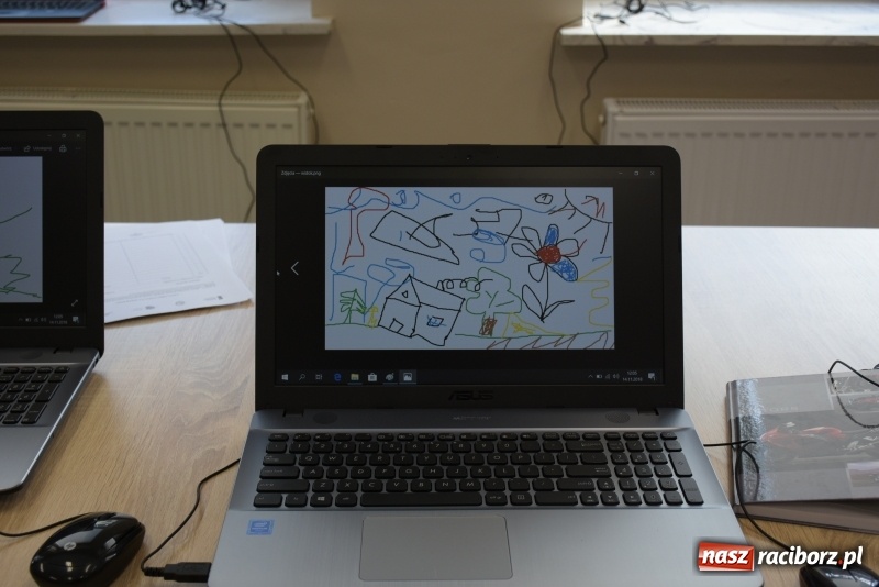 Zdjęcie w galerii na portalu naszraciborz.pl: Na naukę nigdy nie jest za późno. W Owsiszczach rozpoczął się kurs komputerowy dla seniorów wiadomości z regionu