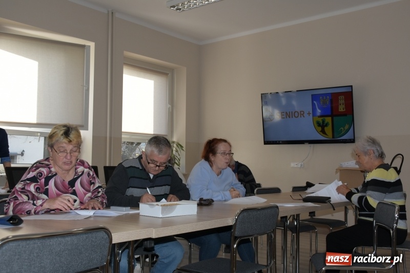 Zdjęcie w galerii na portalu naszraciborz.pl: Na naukę nigdy nie jest za późno. W Owsiszczach rozpoczął się kurs komputerowy dla seniorów wiadomości z regionu