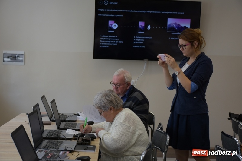 Zdjęcie w galerii na portalu naszraciborz.pl: Na naukę nigdy nie jest za późno. W Owsiszczach rozpoczął się kurs komputerowy dla seniorów wiadomości z regionu