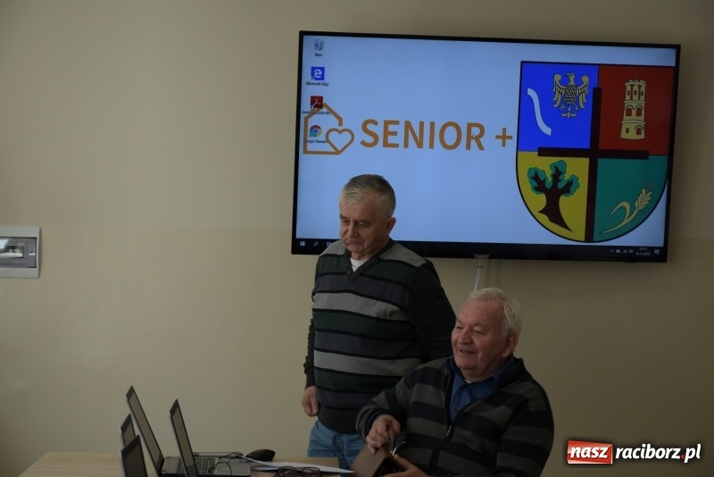 Zdjęcie w galerii na portalu naszraciborz.pl: Na naukę nigdy nie jest za późno. W Owsiszczach rozpoczął się kurs komputerowy dla seniorów wiadomości z regionu