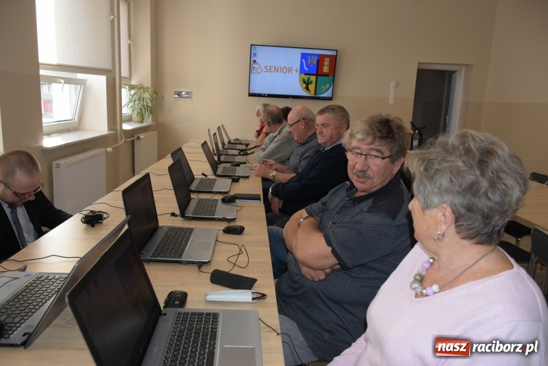 Zdjęcie w galerii na portalu naszraciborz.pl: Na naukę nigdy nie jest za późno. W Owsiszczach rozpoczął się kurs komputerowy dla seniorów wiadomości z regionu