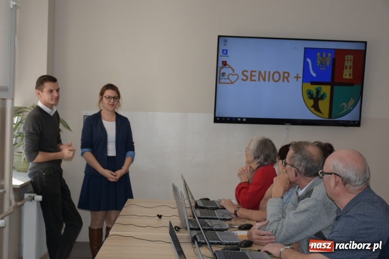 Zdjęcie w galerii na portalu naszraciborz.pl: Na naukę nigdy nie jest za późno. W Owsiszczach rozpoczął się kurs komputerowy dla seniorów wiadomości z regionu