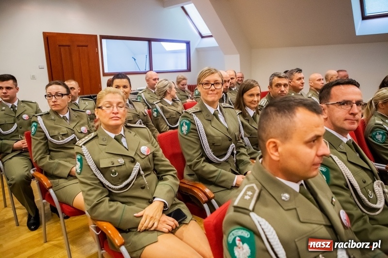 Zdjęcie w galerii na portalu naszraciborz.pl: Służby mundurowe uczciły setną rocznicę odzyskania przez Polskę niepodległości wiadomości z regionu