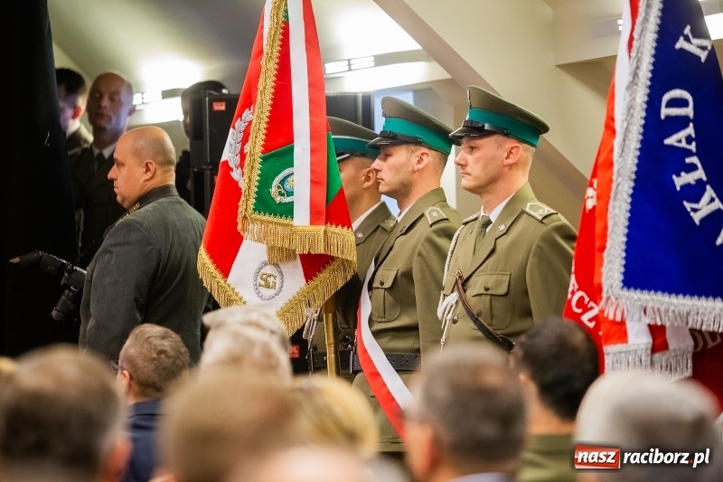 Zdjęcie w galerii na portalu naszraciborz.pl: Służby mundurowe uczciły setną rocznicę odzyskania przez Polskę niepodległości wiadomości z regionu