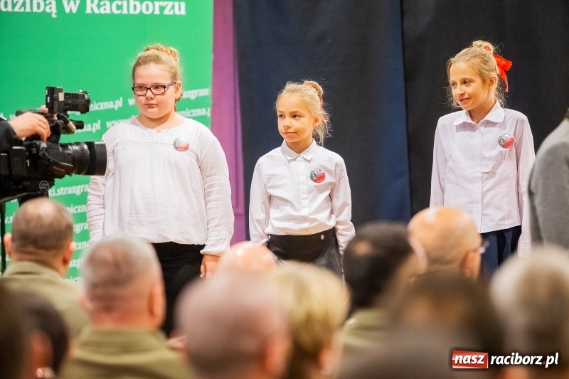 Zdjęcie w galerii na portalu naszraciborz.pl: Służby mundurowe uczciły setną rocznicę odzyskania przez Polskę niepodległości wiadomości z regionu