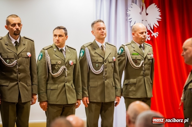 Zdjęcie w galerii na portalu naszraciborz.pl: Służby mundurowe uczciły setną rocznicę odzyskania przez Polskę niepodległości wiadomości z regionu