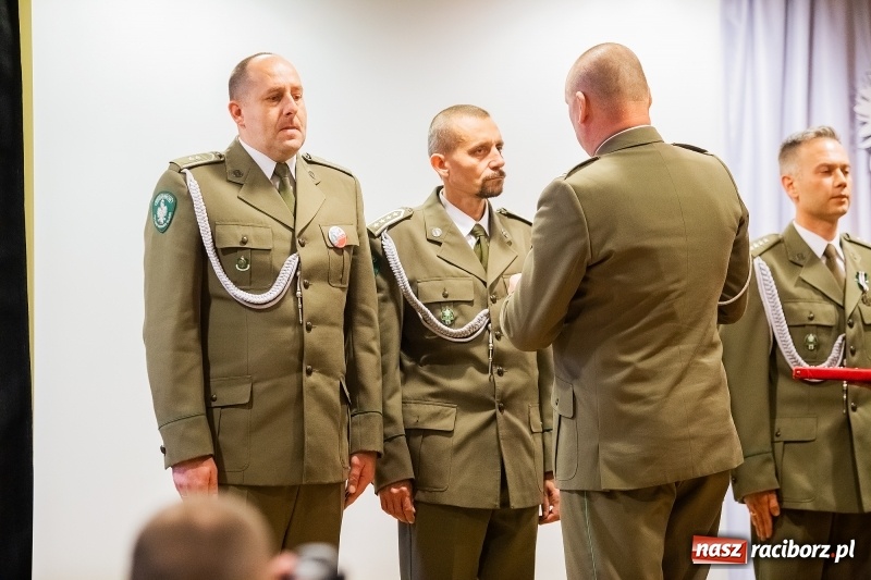 Zdjęcie w galerii na portalu naszraciborz.pl: Służby mundurowe uczciły setną rocznicę odzyskania przez Polskę niepodległości wiadomości z regionu