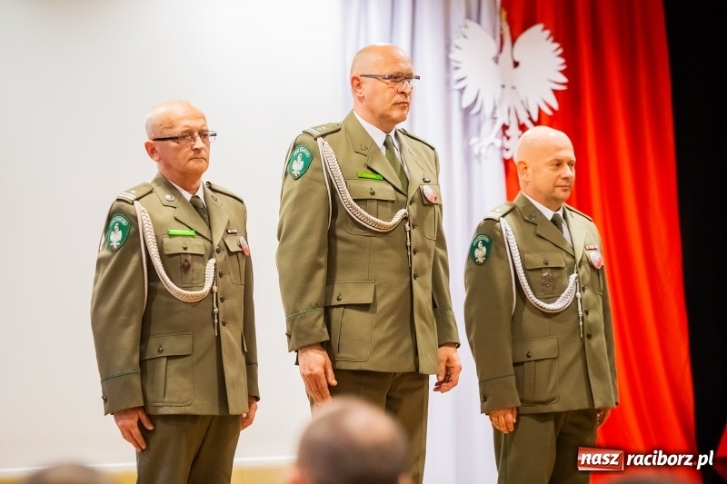 Zdjęcie w galerii na portalu naszraciborz.pl: Służby mundurowe uczciły setną rocznicę odzyskania przez Polskę niepodległości wiadomości z regionu