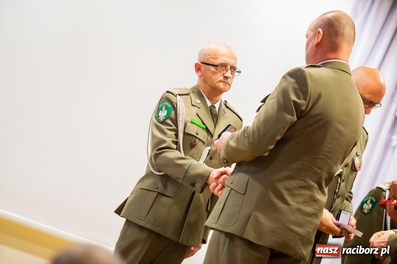 Zdjęcie w galerii na portalu naszraciborz.pl: Służby mundurowe uczciły setną rocznicę odzyskania przez Polskę niepodległości wiadomości z regionu