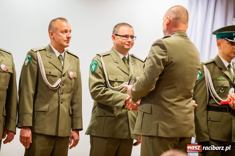 Zdjęcie w galerii na portalu naszraciborz.pl: Służby mundurowe uczciły setną rocznicę odzyskania przez Polskę niepodległości wiadomości z regionu