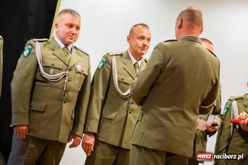 Zdjęcie w galerii na portalu naszraciborz.pl: Służby mundurowe uczciły setną rocznicę odzyskania przez Polskę niepodległości wiadomości z regionu