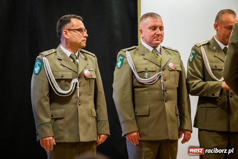 Zdjęcie w galerii na portalu naszraciborz.pl: Służby mundurowe uczciły setną rocznicę odzyskania przez Polskę niepodległości wiadomości z regionu