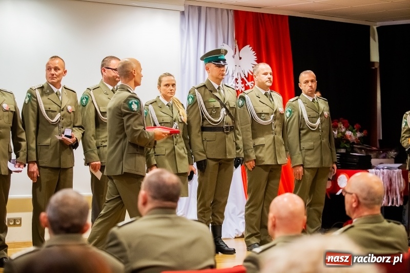 Zdjęcie w galerii na portalu naszraciborz.pl: Służby mundurowe uczciły setną rocznicę odzyskania przez Polskę niepodległości wiadomości z regionu