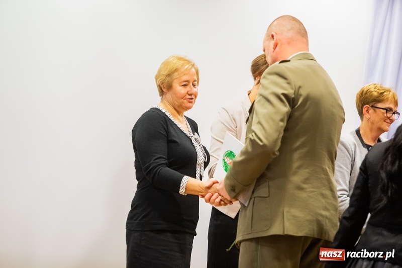 Zdjęcie w galerii na portalu naszraciborz.pl: Służby mundurowe uczciły setną rocznicę odzyskania przez Polskę niepodległości wiadomości z regionu